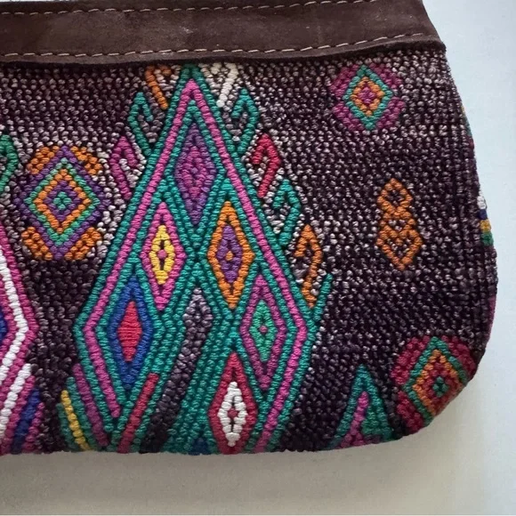 New Nena & Co Guatemalan Handcrafted Embroidered Wristlet - Picture 3 of 6